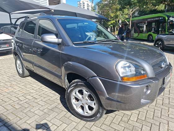 HYUNDAI TUCSON 2.0 MPFI GLS 16V 143CV 2WD FLEX 4P AUTOMÁTICO HYUNDAI TUCSON 2.0 MPFI GLS 16V 143CV 2WD FLEX 4P AUTOMÁTICO